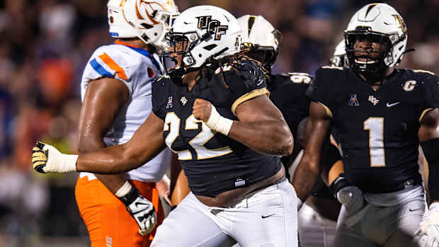 49ers Defensive Lineman Kalia Davis